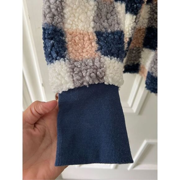Blue peach and cream  Checkered fleece Sherpa top L - Picture 3 of 3